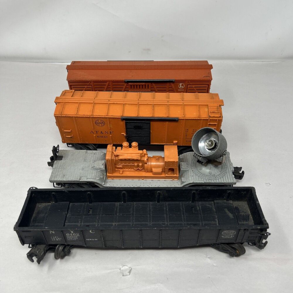Vintage O-Scale Lionel Train Cars Lot of 4 Boxcar Spotlight & Cattle Car Gondola